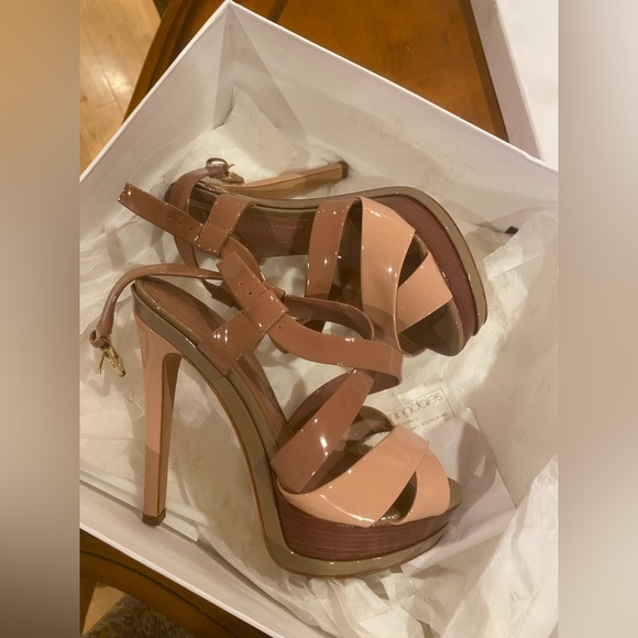 Excellent condition warn just to try. - Picture 2 of 8